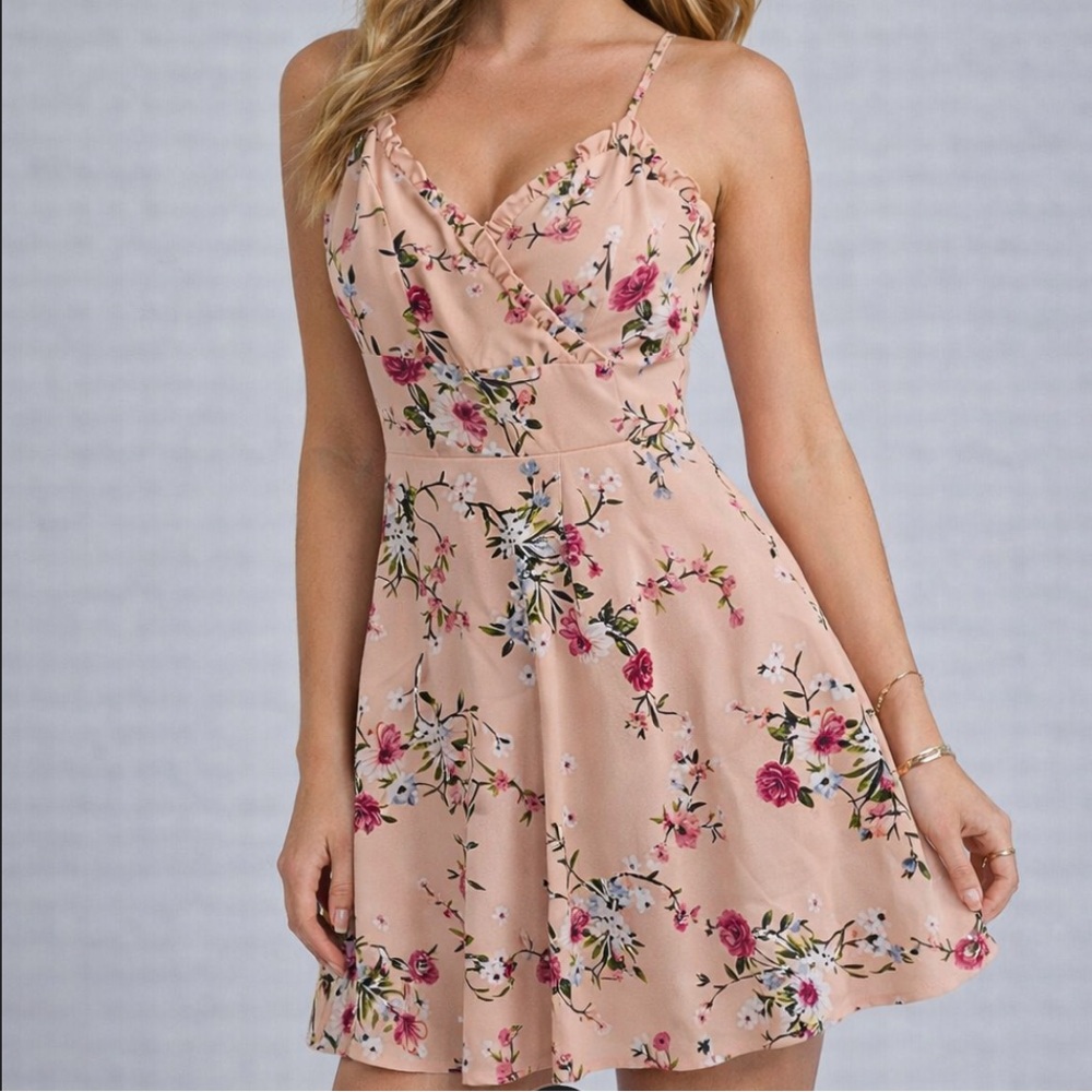 🌷Women’s small pink floral mini dress from Francesca‘s